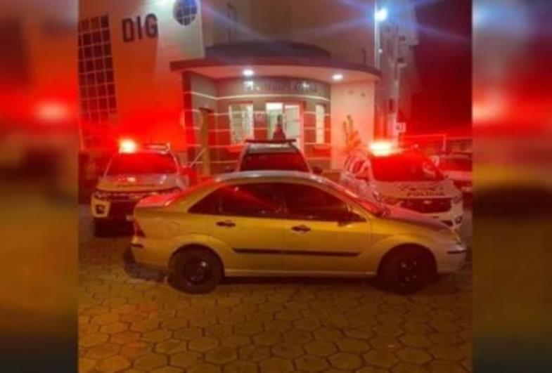 Trio é detido com veículo furtado em Avaré