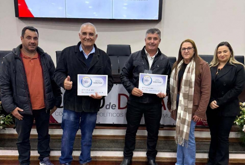 Vereador Paulinho Silva, Prefeito João da Tapera, Presidente  da câmara Rodrigo Fuloni, Isabel e Mariley