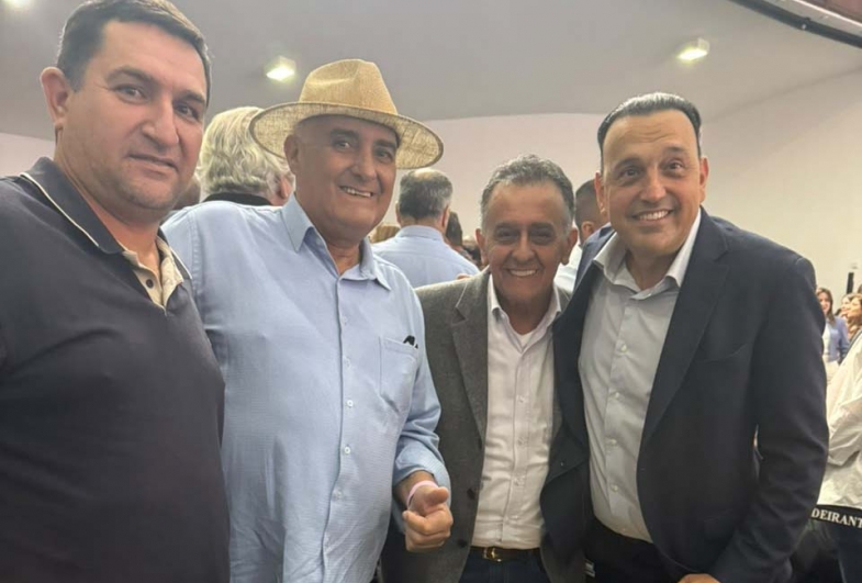 Prefeitos Fábio Benini (Itaporanga), João da Tapera  (Sarutaiá) e Carlinhos Pneus (Piraju) com o  vice-governador Felício Ramuth