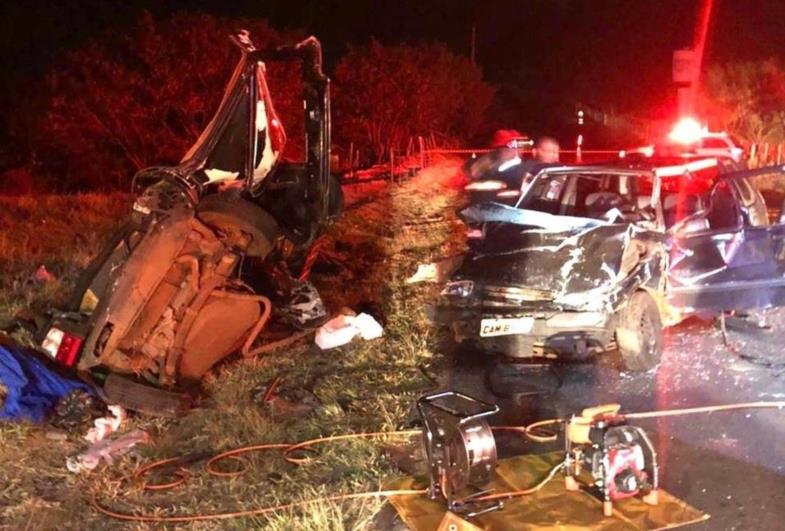 Grave acidente envolvendo dois carros em Coronel Macedo