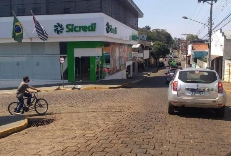 Populares se reúnem em carreata pró Bolsonaro  