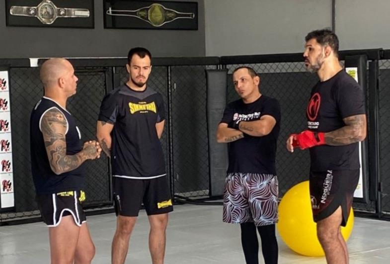 Professor Mirrado treina com lenda do MMA em Avaré 