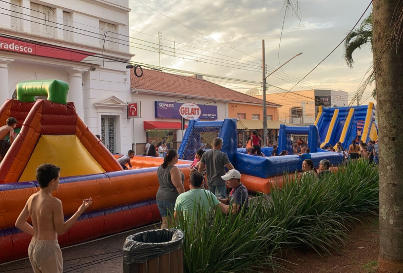 Mega brinquedos gratuitos fizeram a festa dos pequenos em um ambiente seguro e acolhedor