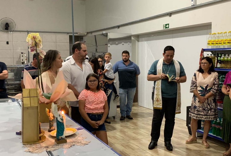 Padre Carlos conduziu uma bênção ao espaço