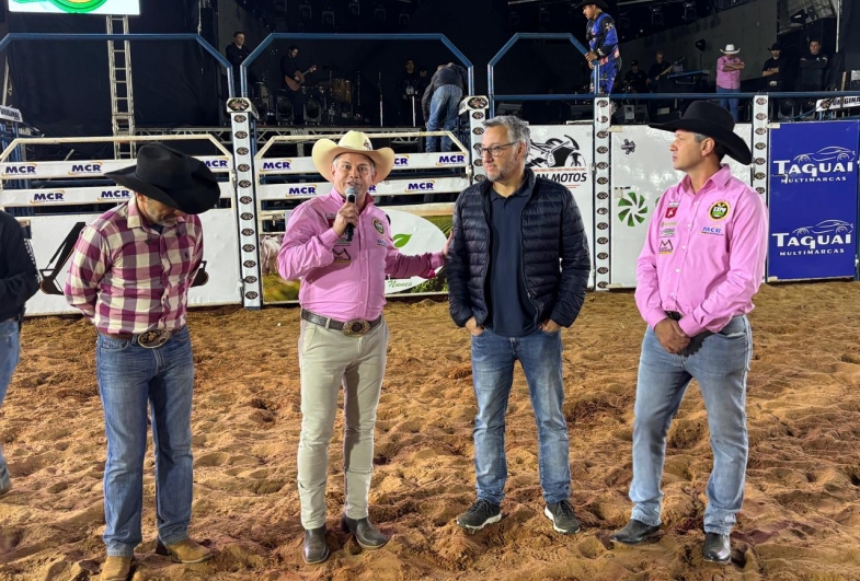 Primeiro dia da ExpoTaguaí 2025 emociona com montarias e show de Bruno & Marrone