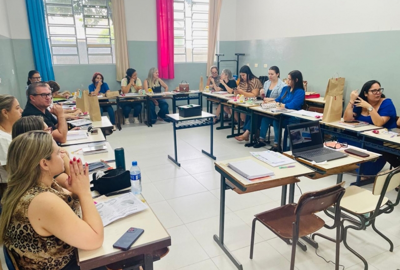 Gestores da Rede Municipal de Educação se reúnem em Taguaí