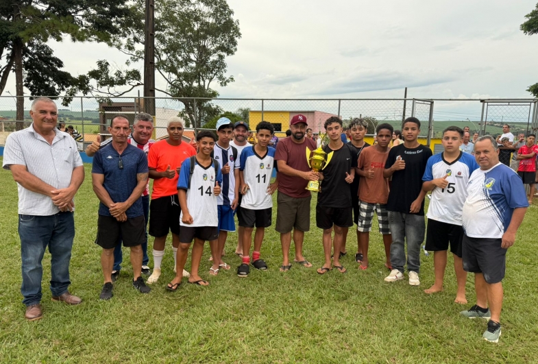 Prefeito e vereadores com o quarto  colocado: Red Bull Sarutaiá