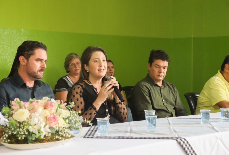 Presidente do Consórcio Amvapa e prefeito de Itaí José Ramiro com Jaqueline, diretora Regional da Drads de Avaré,  e Ricardo Diniz, presidente da Casa da Criança
