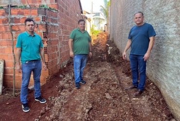 Prefeito de Taguaí Edinho visita obras no Bairro dos Liutti