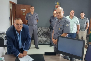 Prefeito de Tejupá assina convênio no Batalhão da Polícia Militar em Avaré