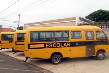 Prefeitura adquire novos ônibus escolares   para transporte de alunos da zona rural de Taguaí