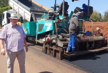 Prefeito Valtinho Boranelli de Tejupá acompanha obras das vicinais