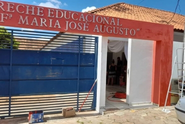 Douglas Benini realiza reforma da creche do bairro Rio Verde