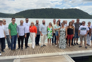 Representantes da Secretaria Estadual de Turismo inauguram as estruturas náuticas no Camping Municipal em Timburi 