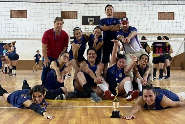 Voleibol feminino de Fartura conquista o vice-campeonato em Óleo