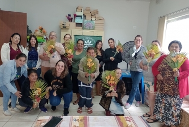 Sindicato ministra curso Artesanato em Palha de Milho-Flores em Tejupá