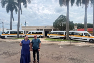 Prefeitura de Taguaí adquire novas vans para o transporte escolar