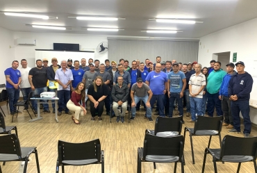 Motoristas de Itaporanga participam de curso do Sebrae-SP sobre atendimento com excelência