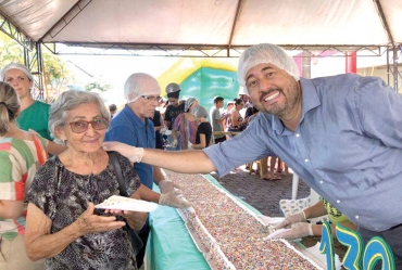 Bolo de 132 kg e inaugurações marcam aniversário de Fartura