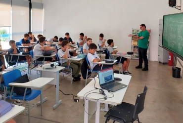 Policiais da DIG de Avaré alertam estudantes sobre perigos da Internet e segurança de dados 