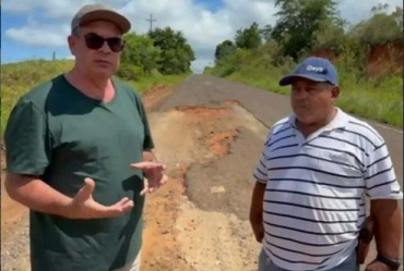 Prefeitura de Fartura realiza Operação Tapa Buraco na vicinal da Taquara Branca