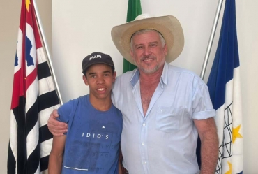Vitor Pires, conhecido como “Tico” visita gabinete do prefeito de Tejupá