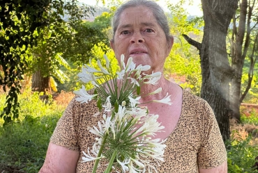 O Toque Floral de Nadir de Jesus:  Um Projeto Voluntário que Encanta