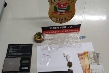 Polícia aborda ônibus em rodovia e detém passageiro investigado por tráfico de drogas em Fartura 