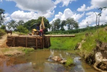 Prefeitura de Itaporanga  constrói ponte que liga bairros Nico Modesto e Cruzeirinho 