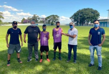 Atletas de Itaporanga fazem teste  em escola de futebol de Campinas