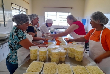 Equipe do Sindicato Rural de Piraju/ Senar ministra curso em Tejupá