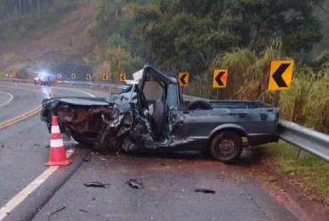 Timburi: Grave acidente envolve 3 carros e deixa 4 pessoas feridas 