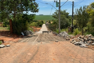 Prefeitura finaliza obra de pavimentação no Residencial Antônio Aquaro em Sarutaiá