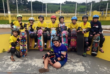 Espaço Amigo de Tejupá inicia aulas de Skateboard com o apoio da Klabin