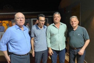 Prefeito Silvinho e vice Anderson se reúnem com os deputados Mauro Bragato e Arnaldo Jardim