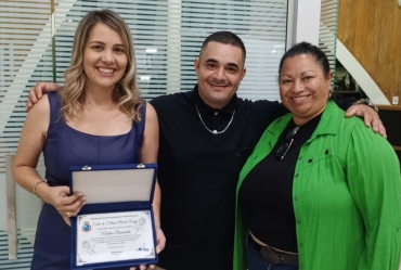 Primeira-dama Érika recebe título de Mulher Benemérita em Avaré