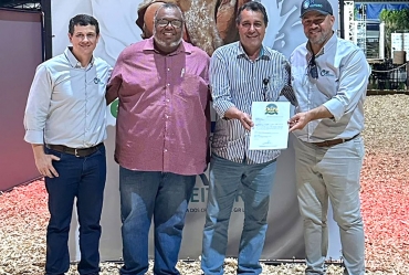 Secretaria de Agricultura entrega convites a autoridades nacionais do setor pecuário para a 55ª EMAPA