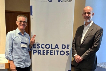 Prefeito de Sarutaiá participa de encontro da Escola  de Prefeitos com foco em gestão municipal e ambiental  
