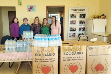 Fundo social de Tejupá recebe doações de roupas e água