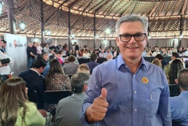 Prefeito Isnar participa de encontro com Rodrigo Garcia