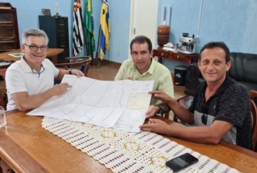 Estradas rurais recebem melhorias em Sarutaiá