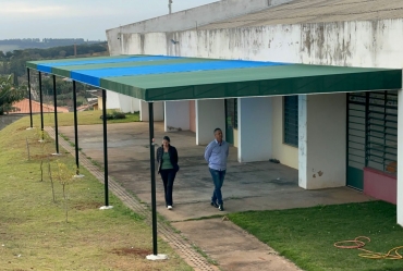 Creche Escola recebe nova cobertura no espaço de recriação