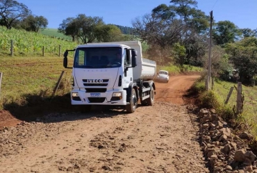 Patrulha Rural de Sarutaiá realiza melhorias no acesso ao Bairro Conceição do Pinhal