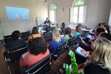 Professores de Avaré passam por formação sobre método utilizado na alfabetização