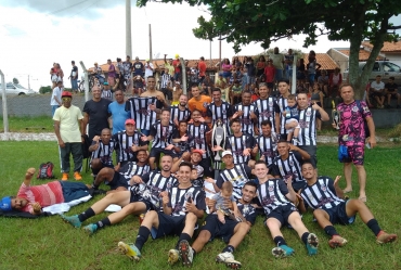 Vila Martins vence torneio no campo do Fluminense