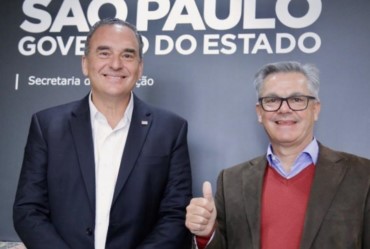 Prefeito de Sarutaiá participa de reunião na Secretaria da Habitação 