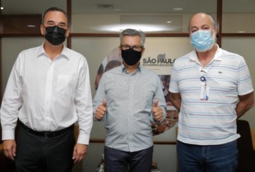 Prefeito Isnar participa de reunião com o Secretário Estadual da Habitação 
