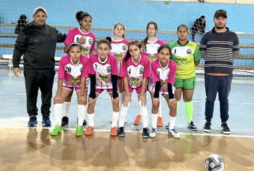 Meninas de Timburi brilham em jogo amistoso e recebem elogios do secretário Gustavo Rocha