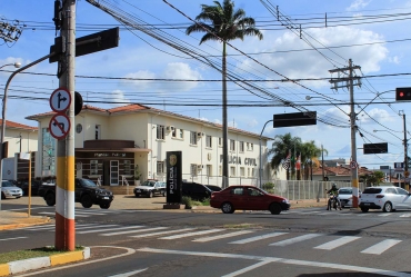 Prefeitura substitui placas de  trânsito na região central de Avaré