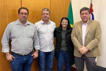 Prefeito Silvinho e vereador Marcelo participam de reunião na Secretaria Estadual da Educação 